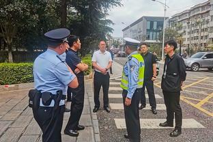 记者：帕托胳膊伤势影响跑动和对抗，足协杯决赛或扮演替补角色